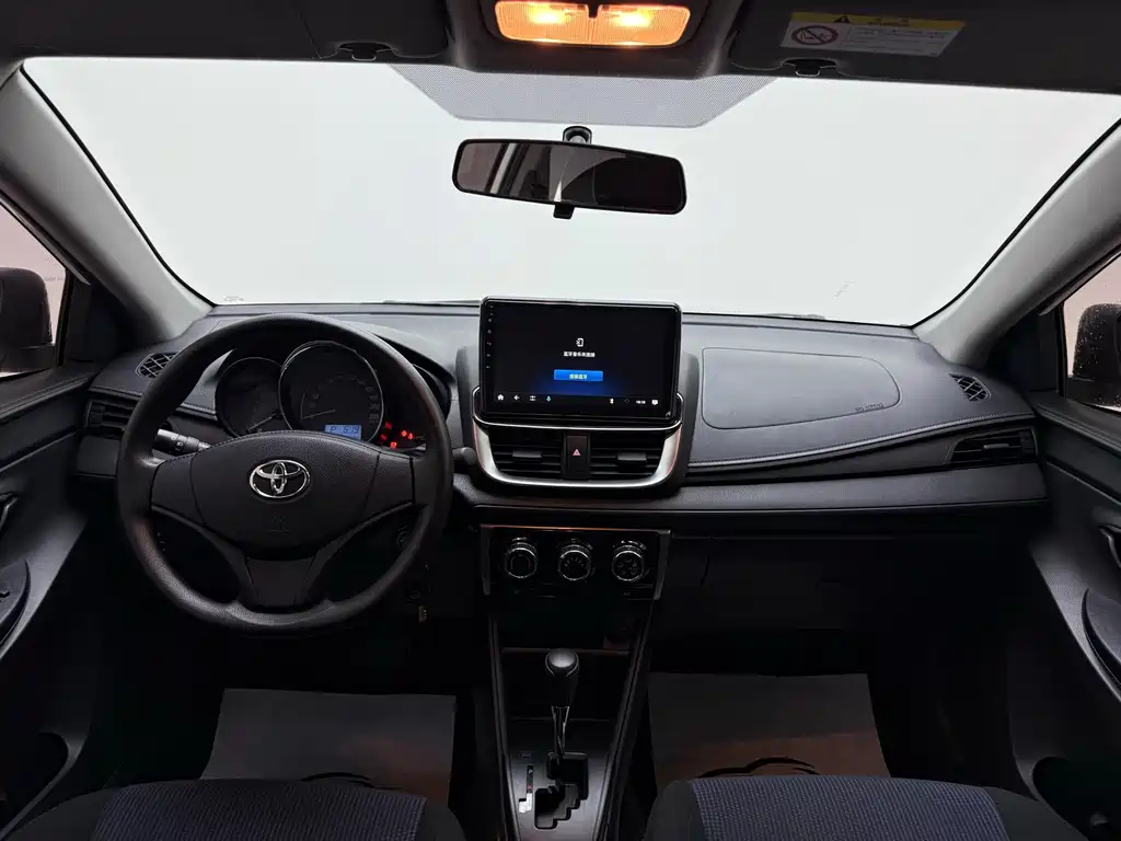 Toyota Yaris L 2020 — фото 9