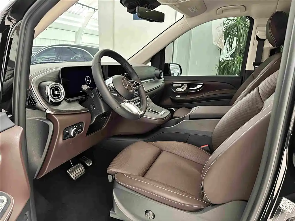 Mercedes-Benz V-Class 2025 — фото 11