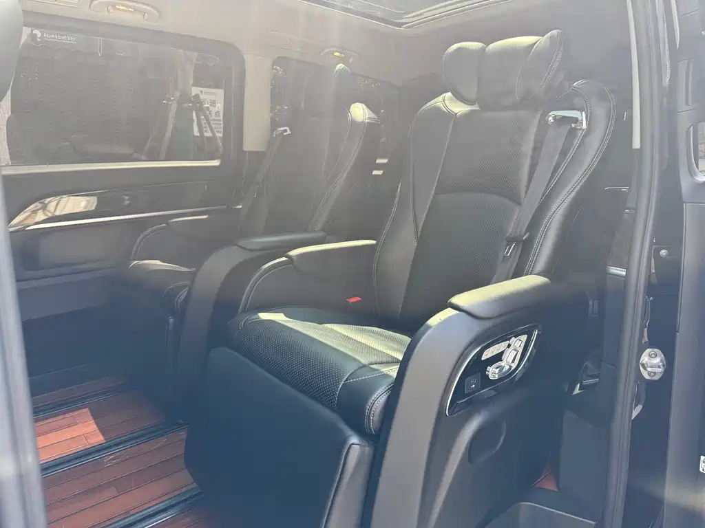 Mercedes-Benz V-Class 2020 — фото 14