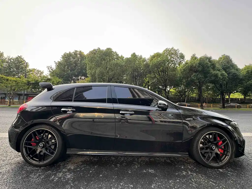 Mercedes-Benz A-Class AMG 2025 — фото 2