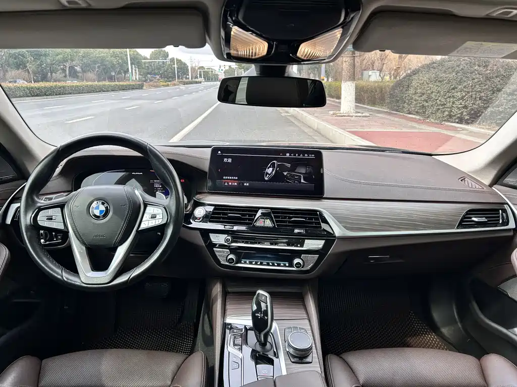 BMW 5 Series 2021 — фото 9