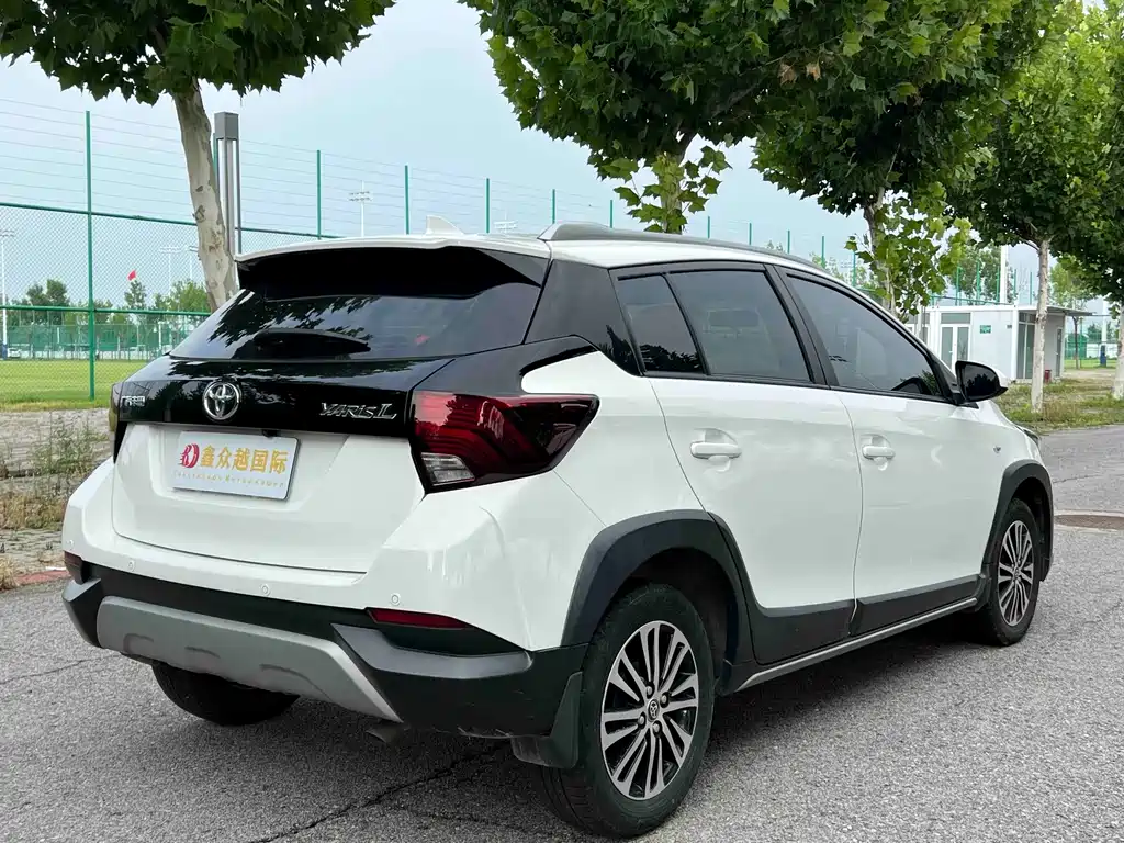 Toyota Yaris L 2022