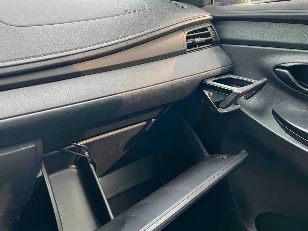 Toyota Yaris L 2022 — фото 13