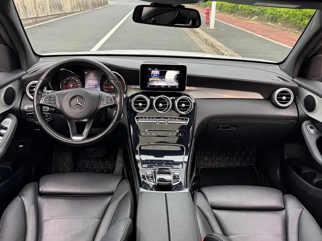 Mercedes-Benz GLC 2019 — фото 12