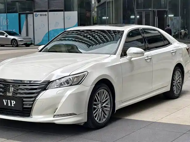 Toyota Crown 2017 — фото 1