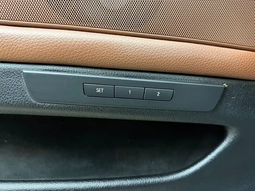 BMW 5 Series 2015 — фото 19
