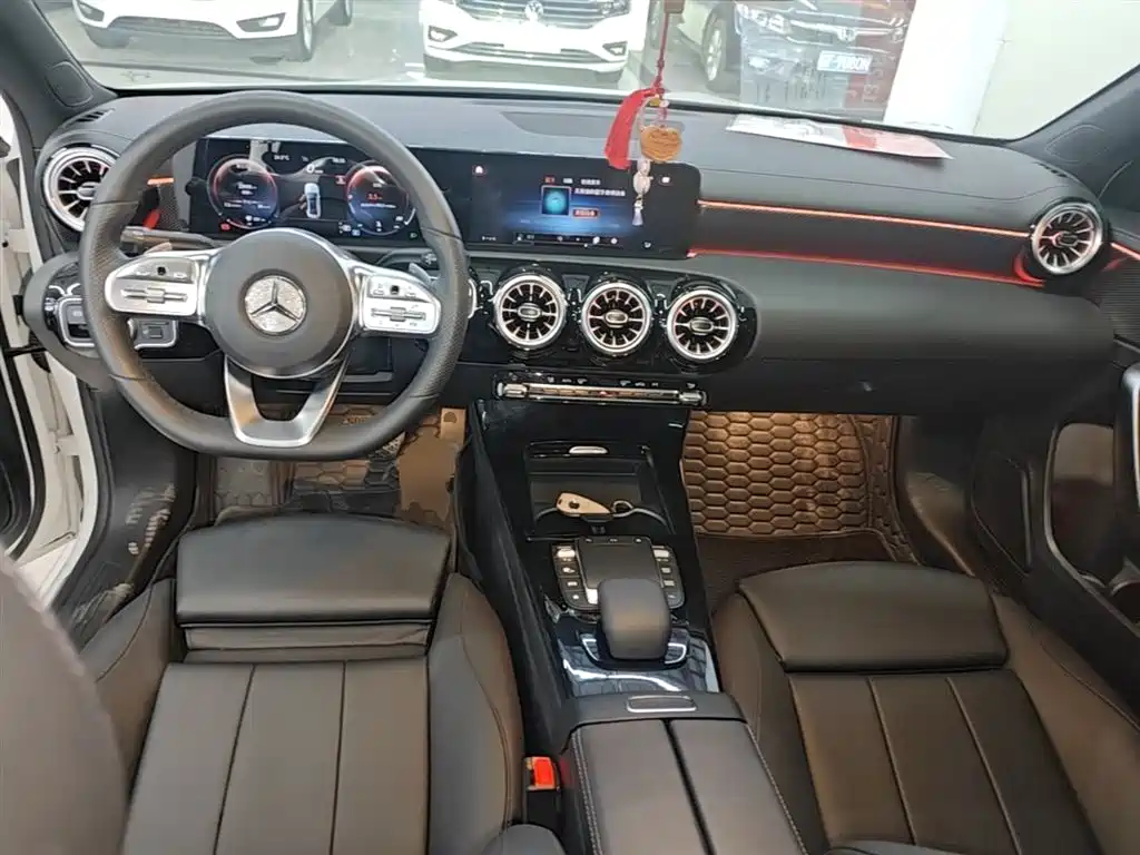 Mercedes-Benz A-Class 2022 — фото 10