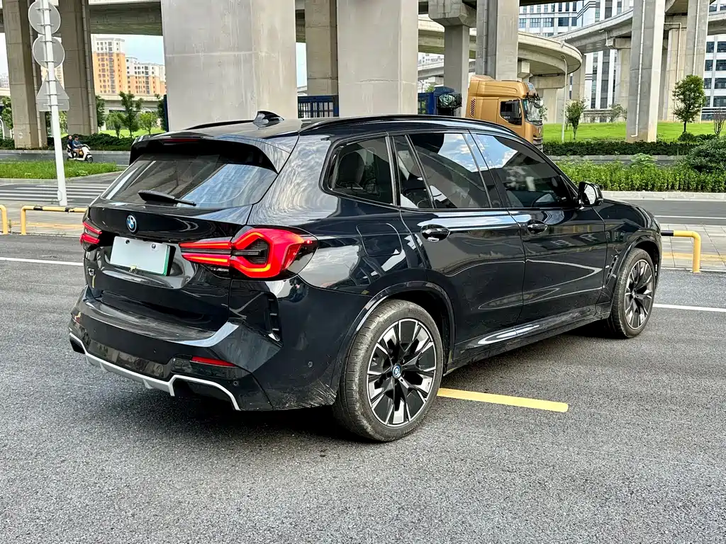 BMW iX3 2023 — фото 17