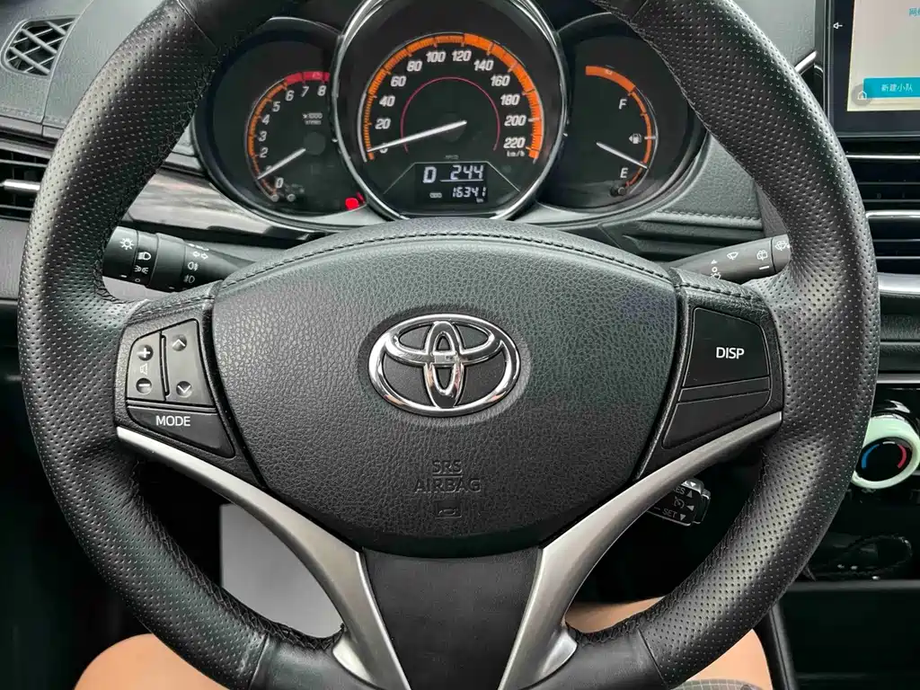 Toyota Yaris L 2022 — фото 10