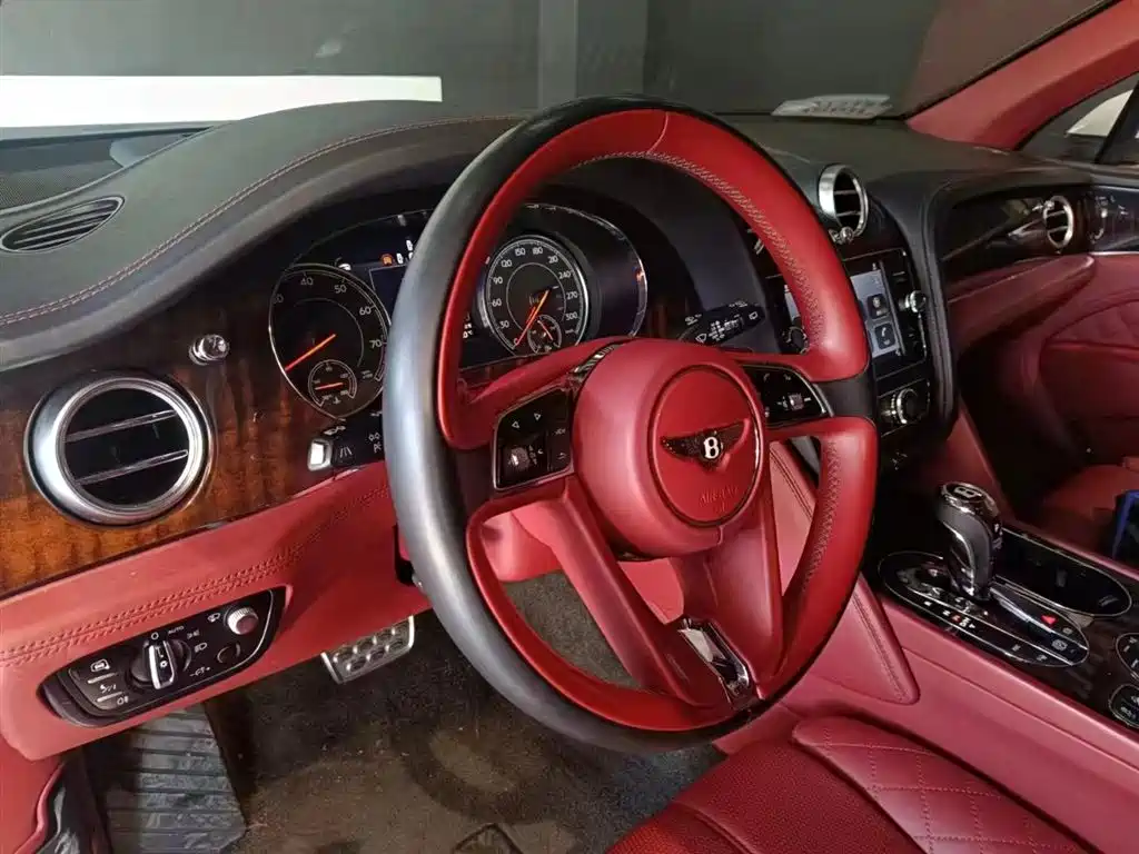 Bentley Bentayga 2016 — фото 10