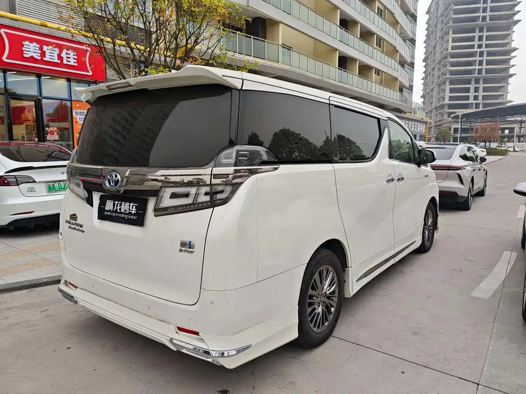 Toyota Vellfire 2022 — фото 7