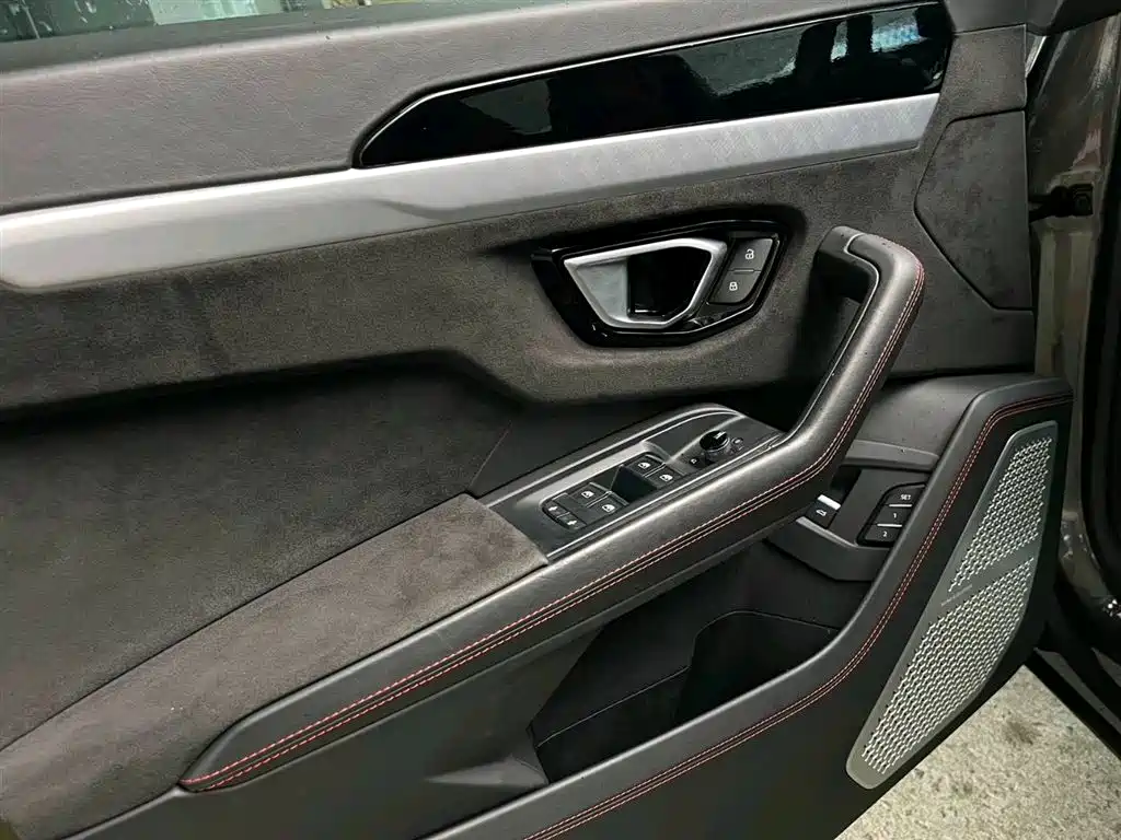 Lamborghini Urus 2018 — фото 11