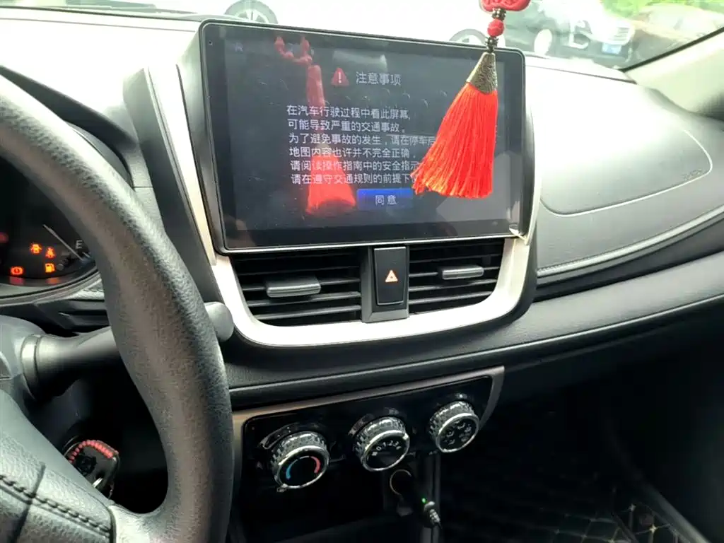 Toyota Yaris L 2018 — фото 13