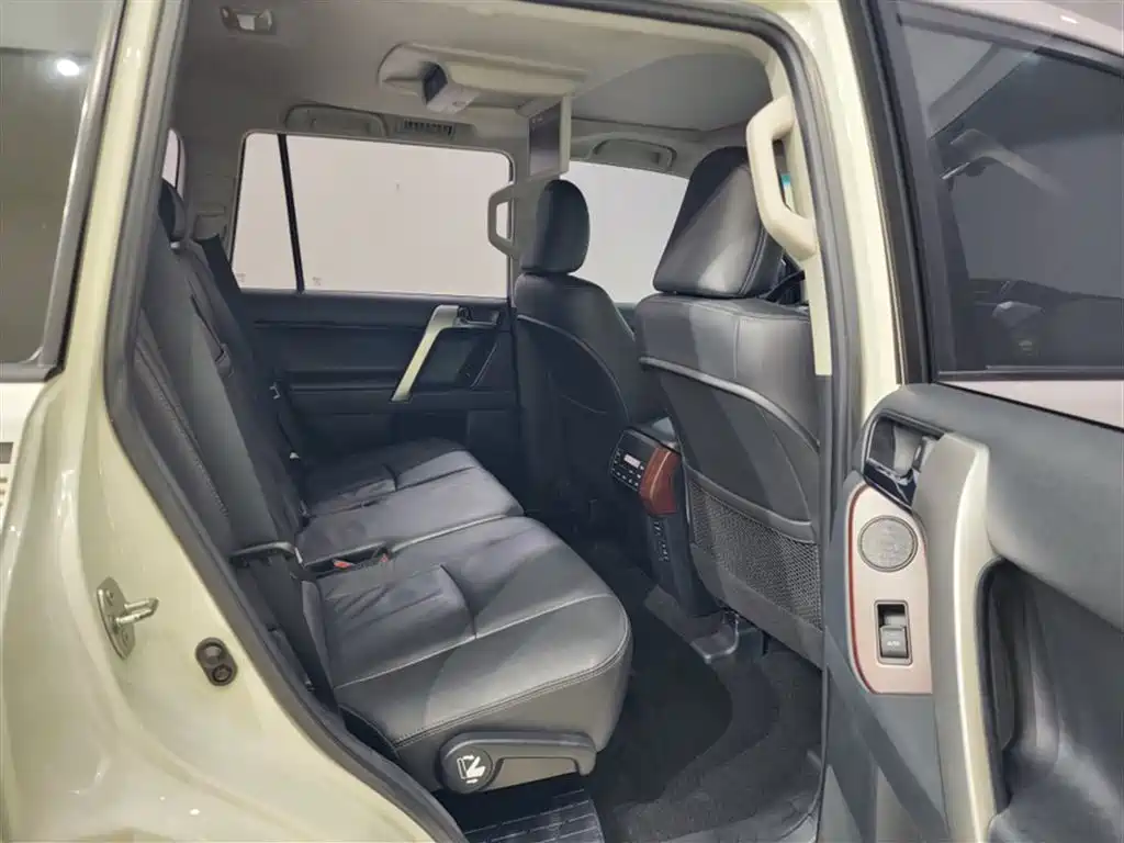 Toyota Prado 2016 — фото 13