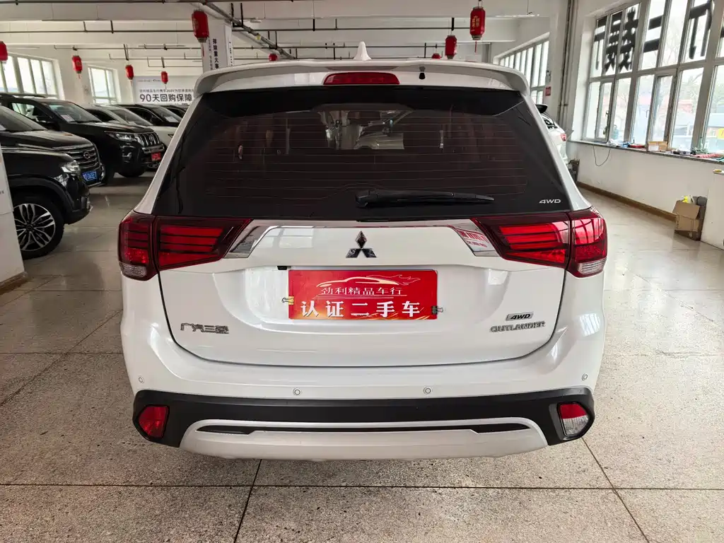 Mitsubishi Outlander 2019 — фото 5