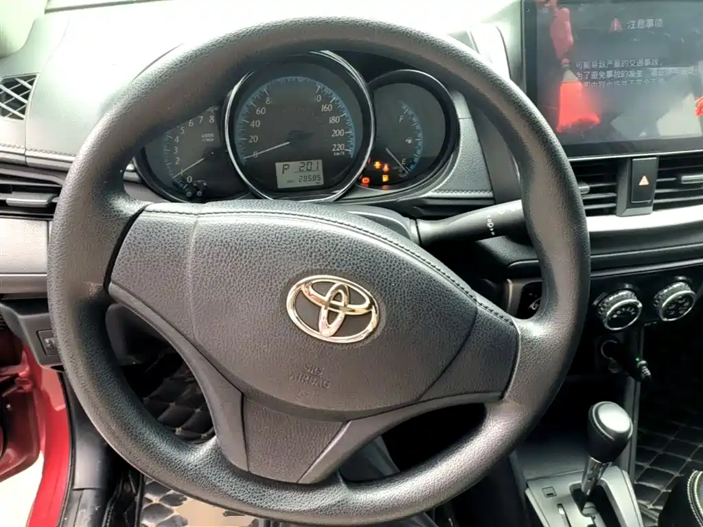 Toyota Yaris L 2018 — фото 10