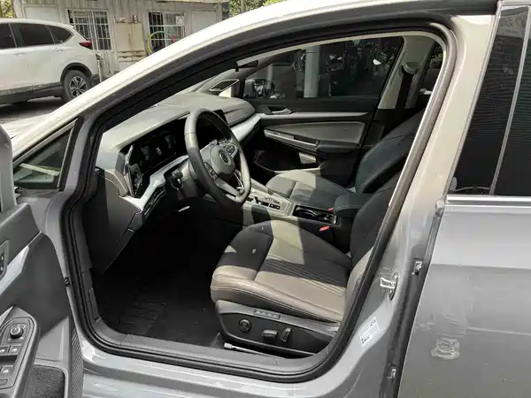 Volkswagen Golf 2024
