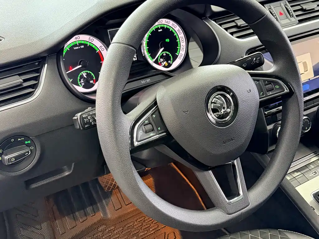 Skoda Octavia 2019 — фото 16