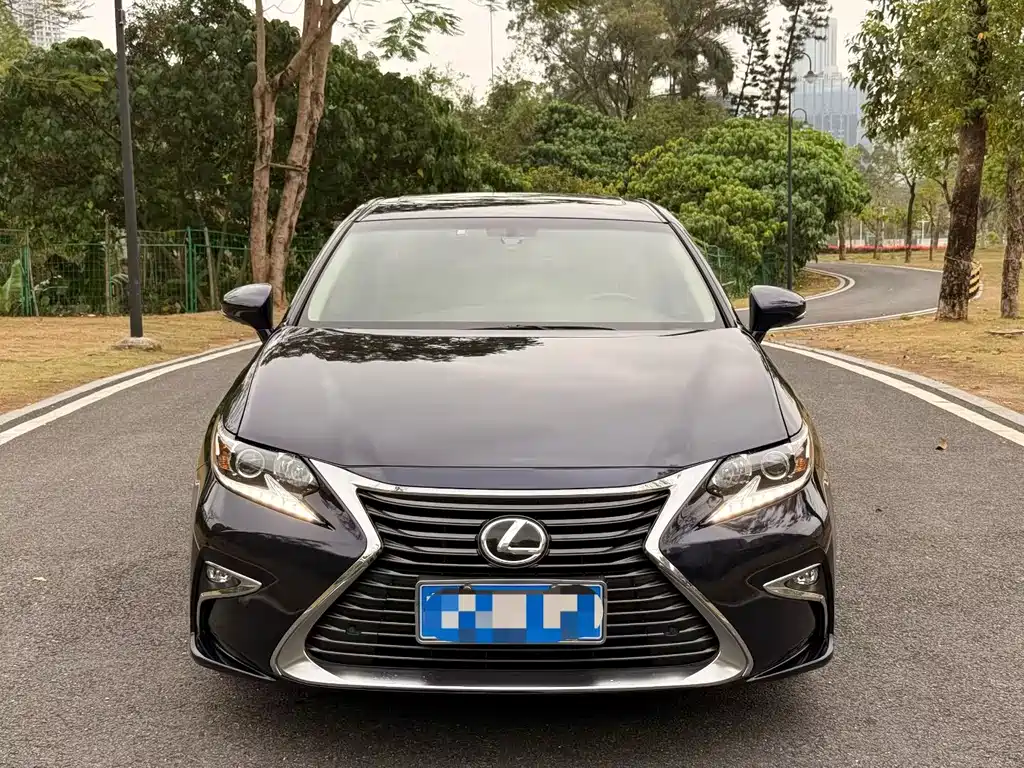 Lexus ES 2018 — фото 2
