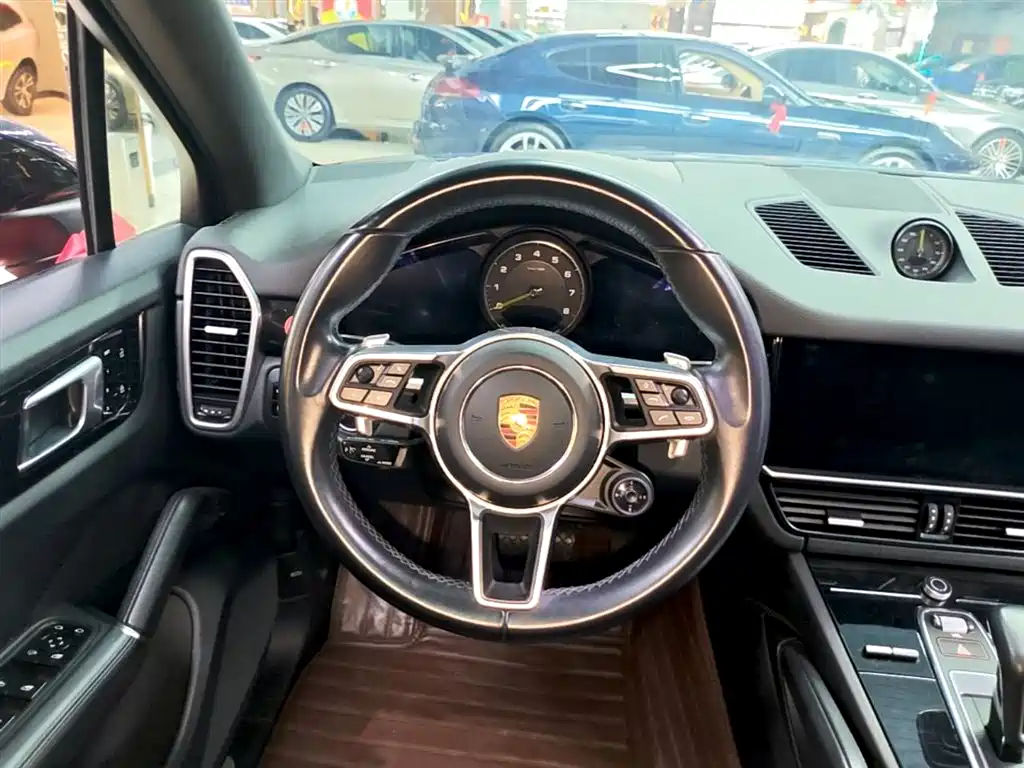 Porsche Cayenne Hybrid 2019 — фото 11