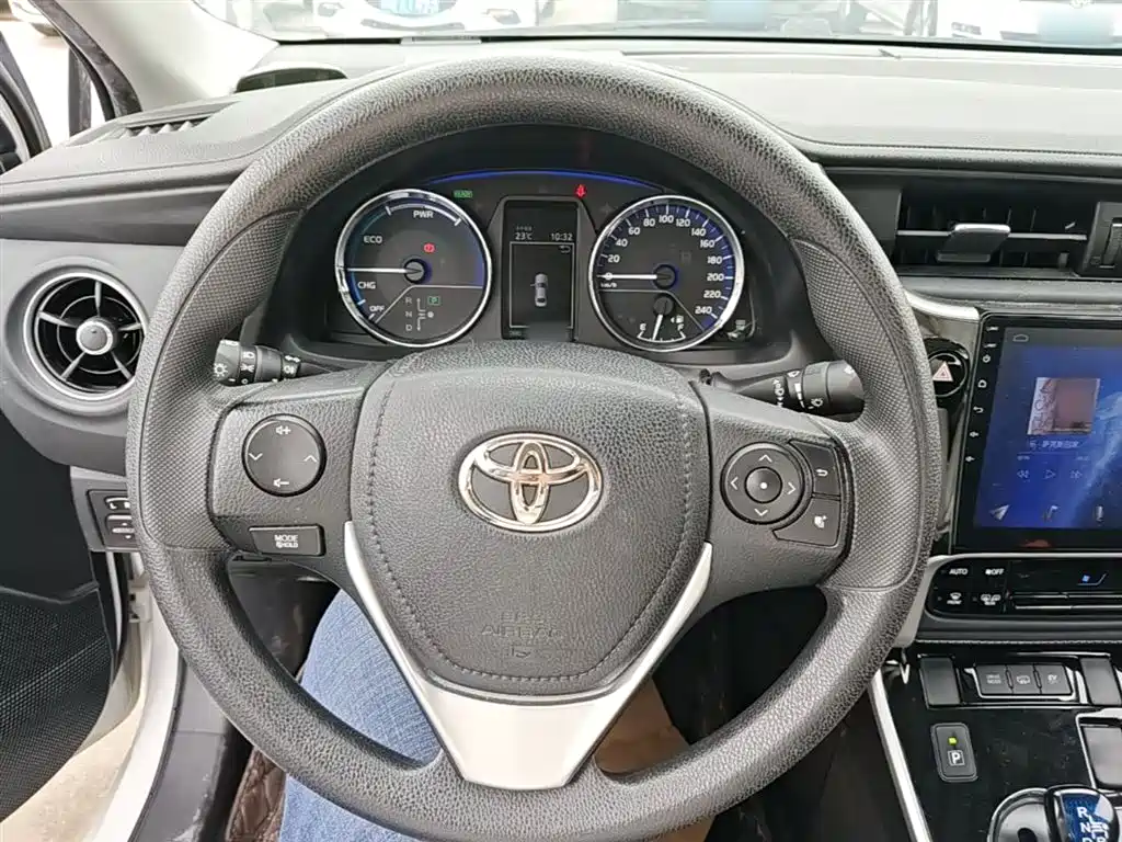 Toyota Corolla Hybrid 2022 — фото 10