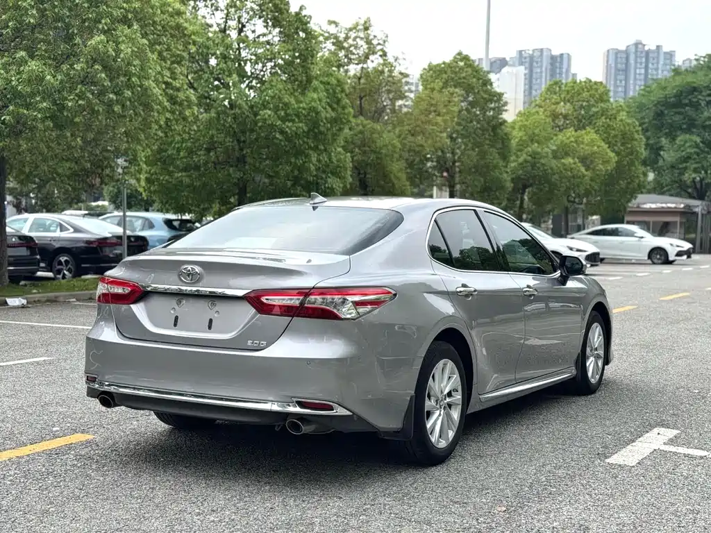 Toyota Camry 2023 — фото 7