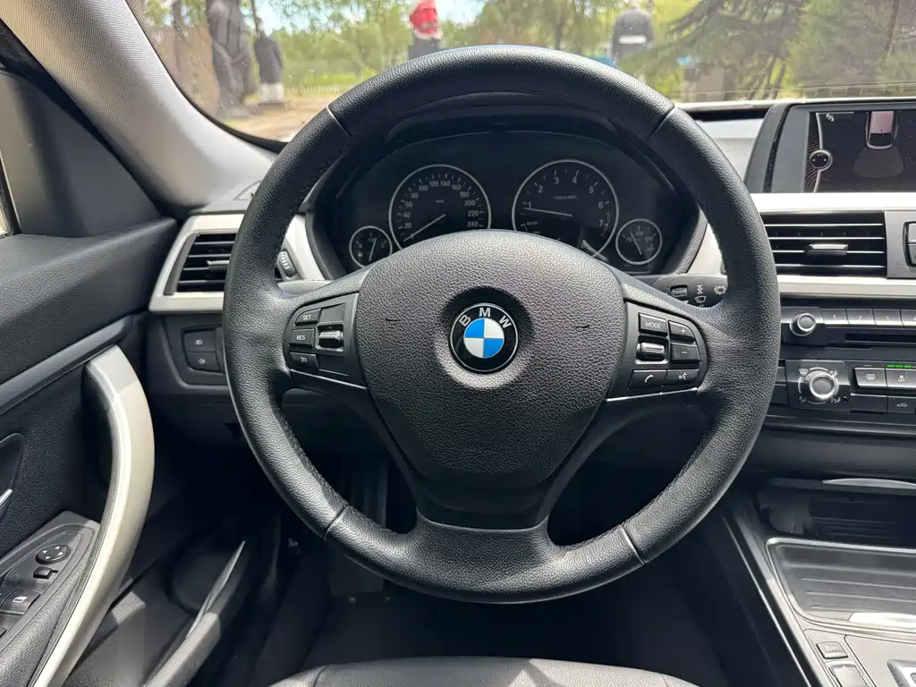 BMW 3 Series GT 2014 — фото 9