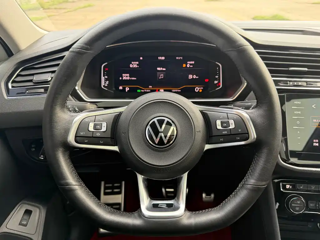 Volkswagen Tiguan L 2020 — фото 16