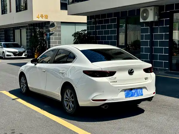Mazda 3 Axela 2022