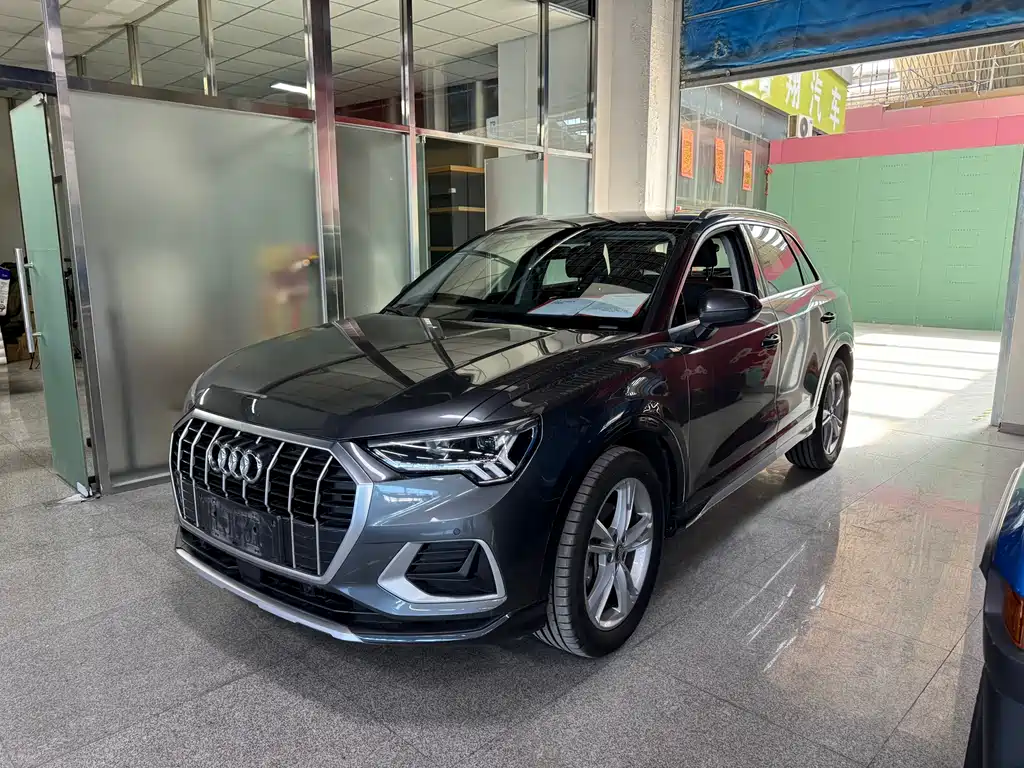 Audi Q3 2020 — фото 1