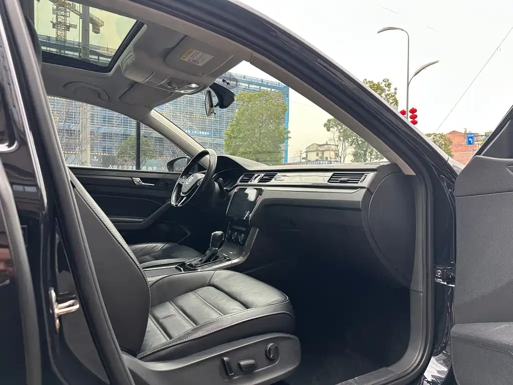 Volkswagen Passat 2017 — фото 10