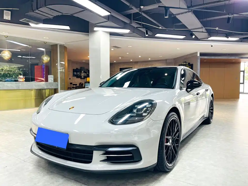 Porsche Panamera 2018 — фото 1