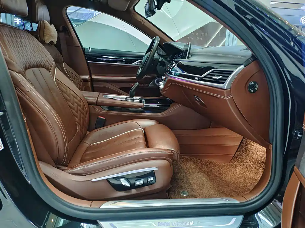 BMW 7 Series 2019 — фото 27