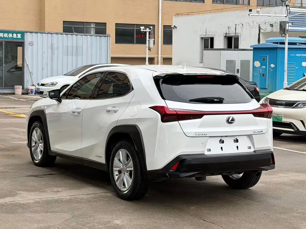 Lexus UX 2021 — фото 8
