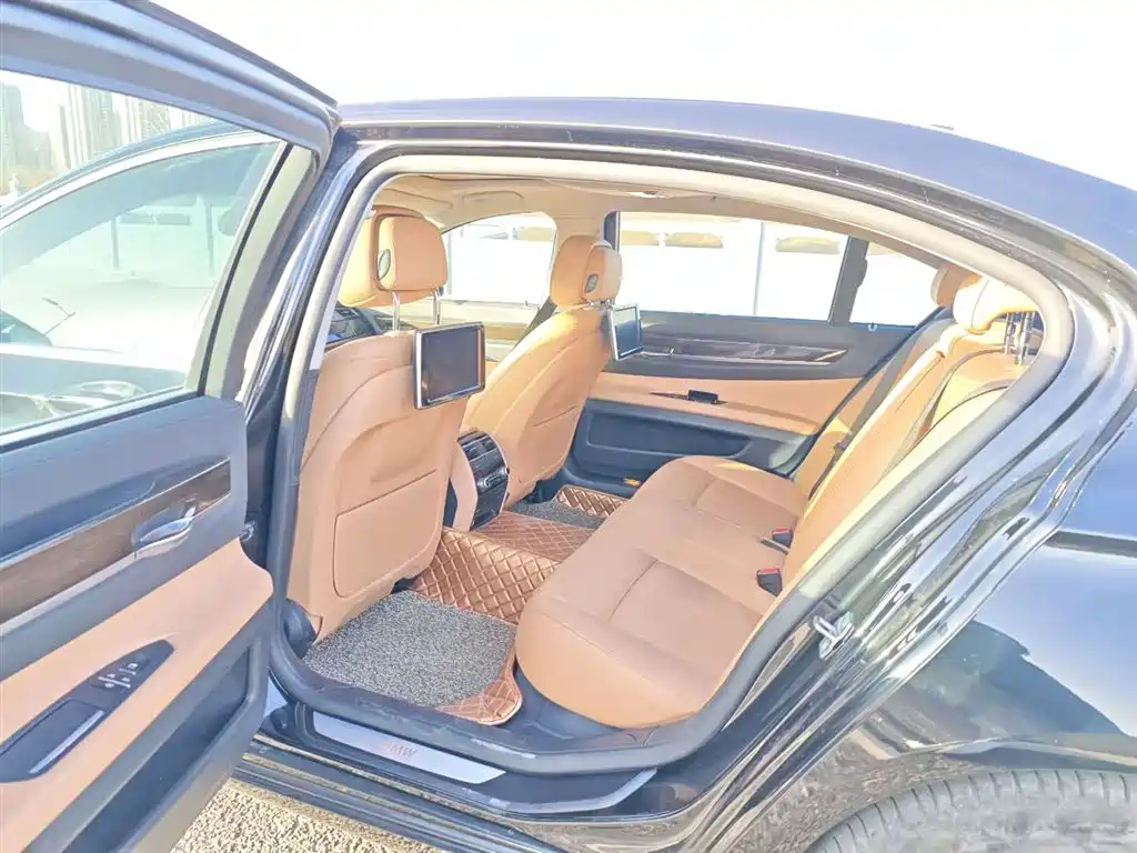 BMW 7 Series 2015 — фото 20