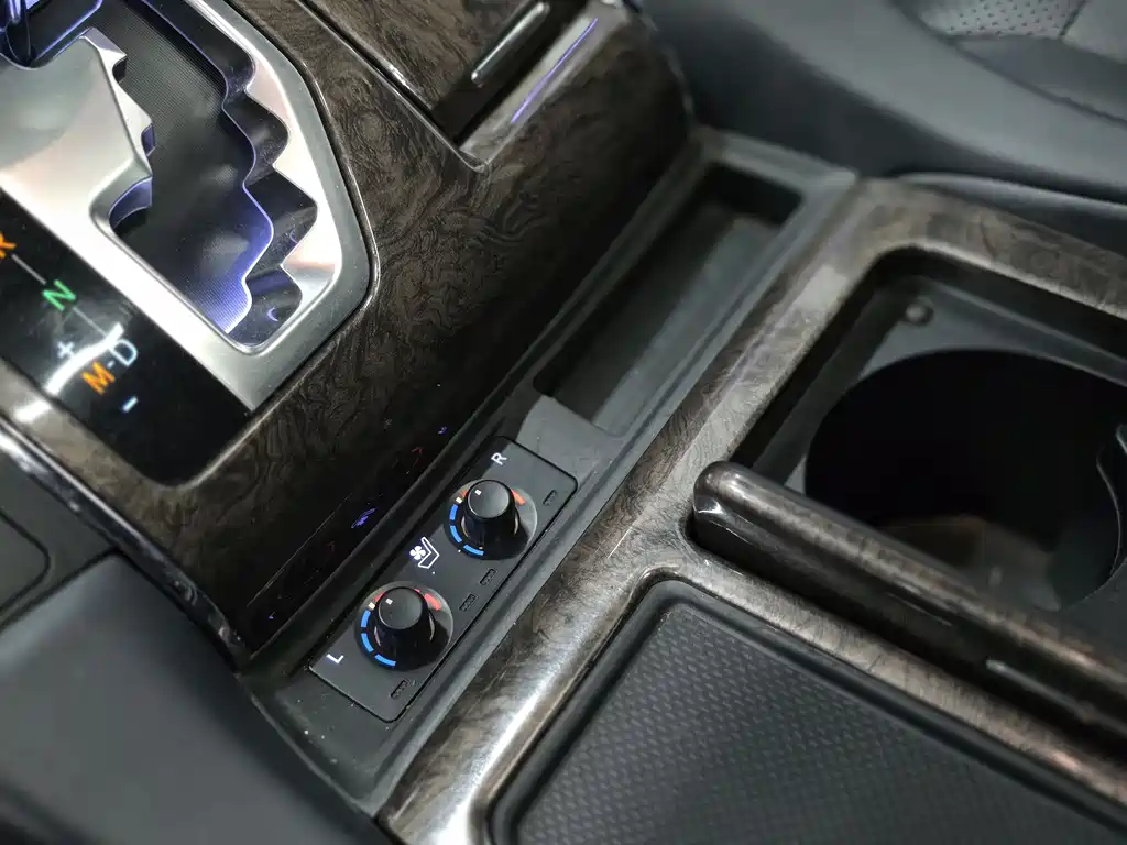 Toyota Alphard 2019 — фото 8