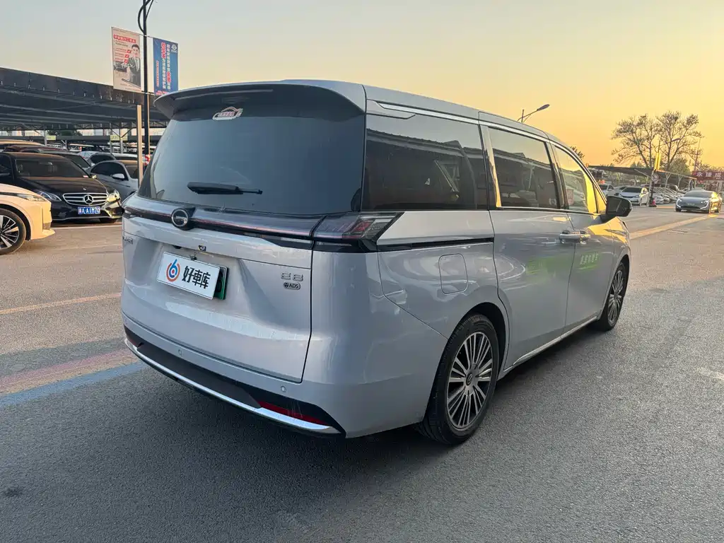 GAC Motor E8 Hybrid 2025 — фото 10
