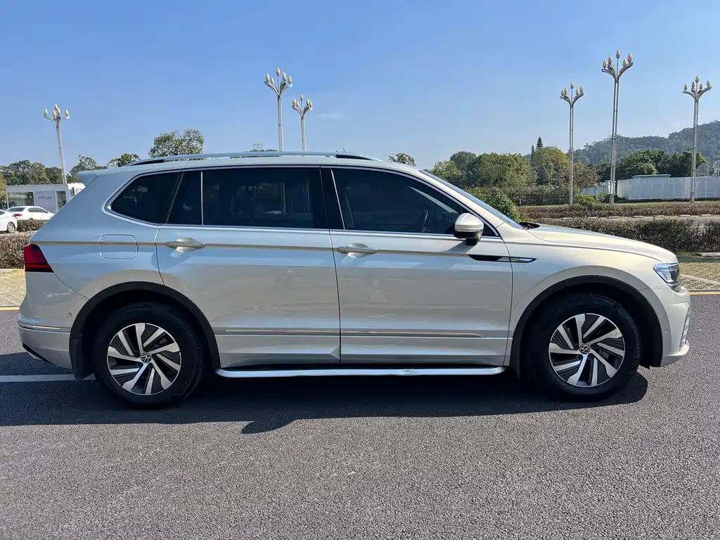 Volkswagen Tiguan L Plug-In Hybrid 2021 — фото 5