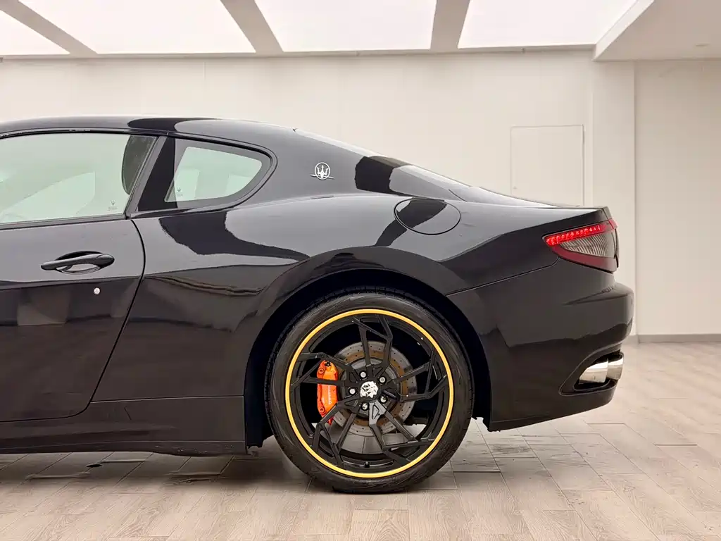 Maserati GranTurismo 2015 — фото 7