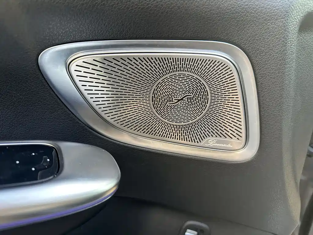 Mercedes-Benz C-Class 2023 — фото 9
