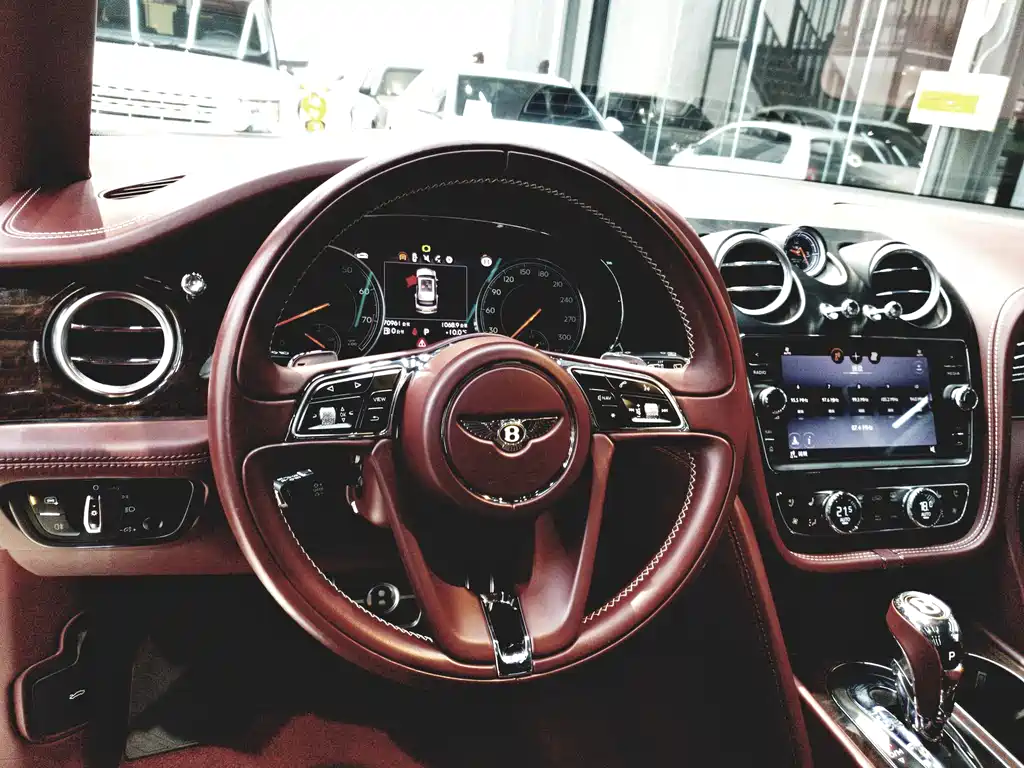 Bentley Bentayga 2019 — фото 14