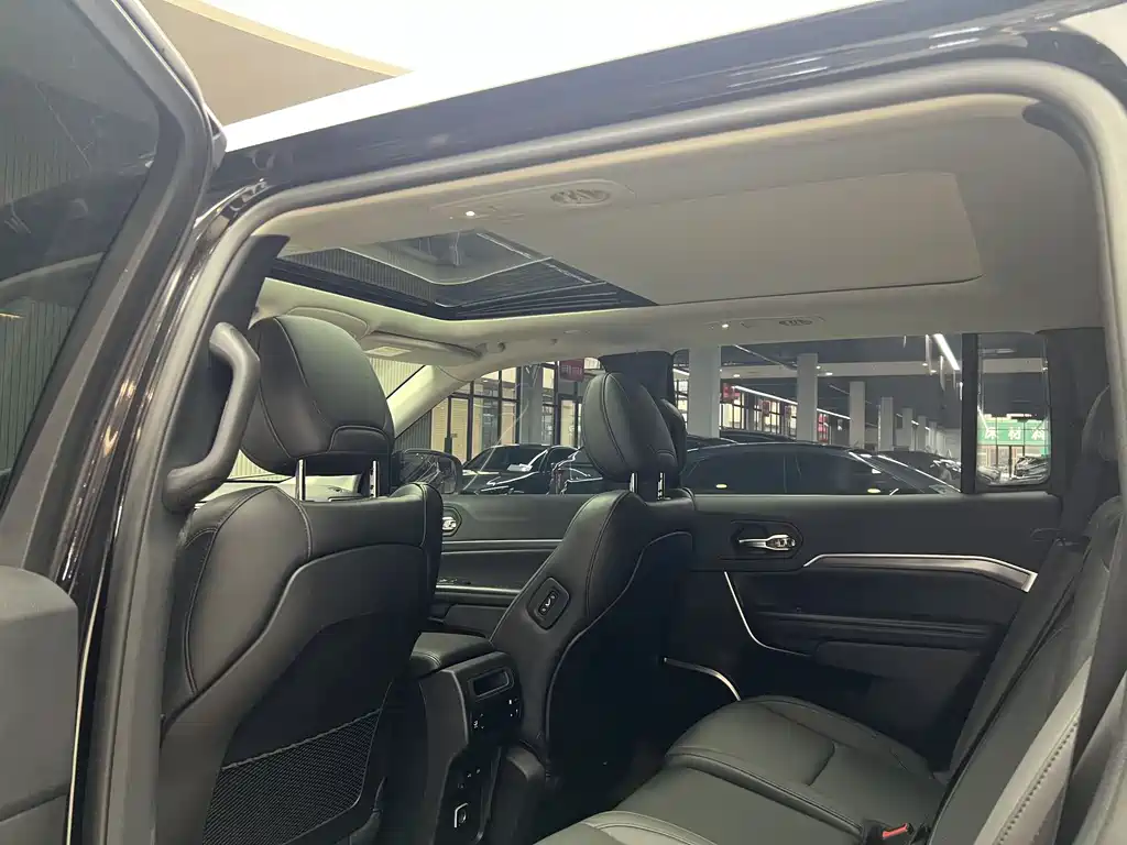 Jeep Grand Commander 2019 — фото 13