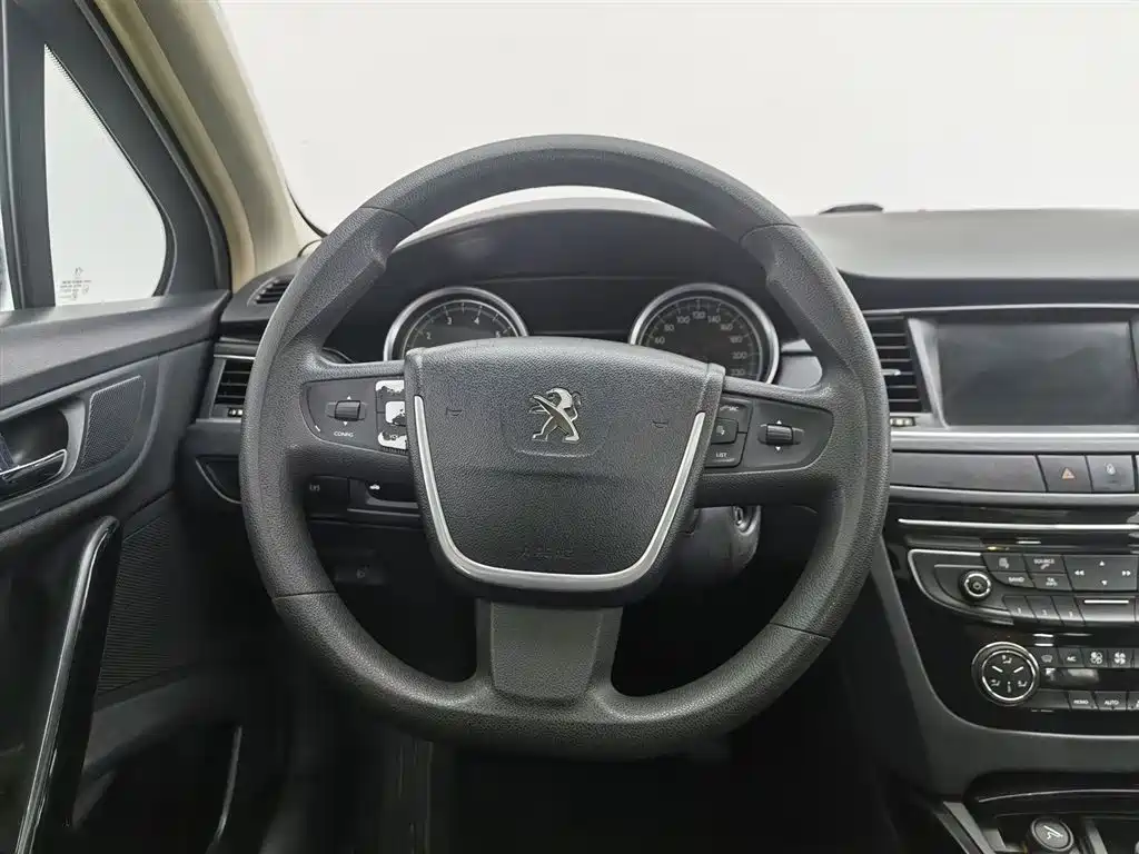 Peugeot 508 2016 — фото 11