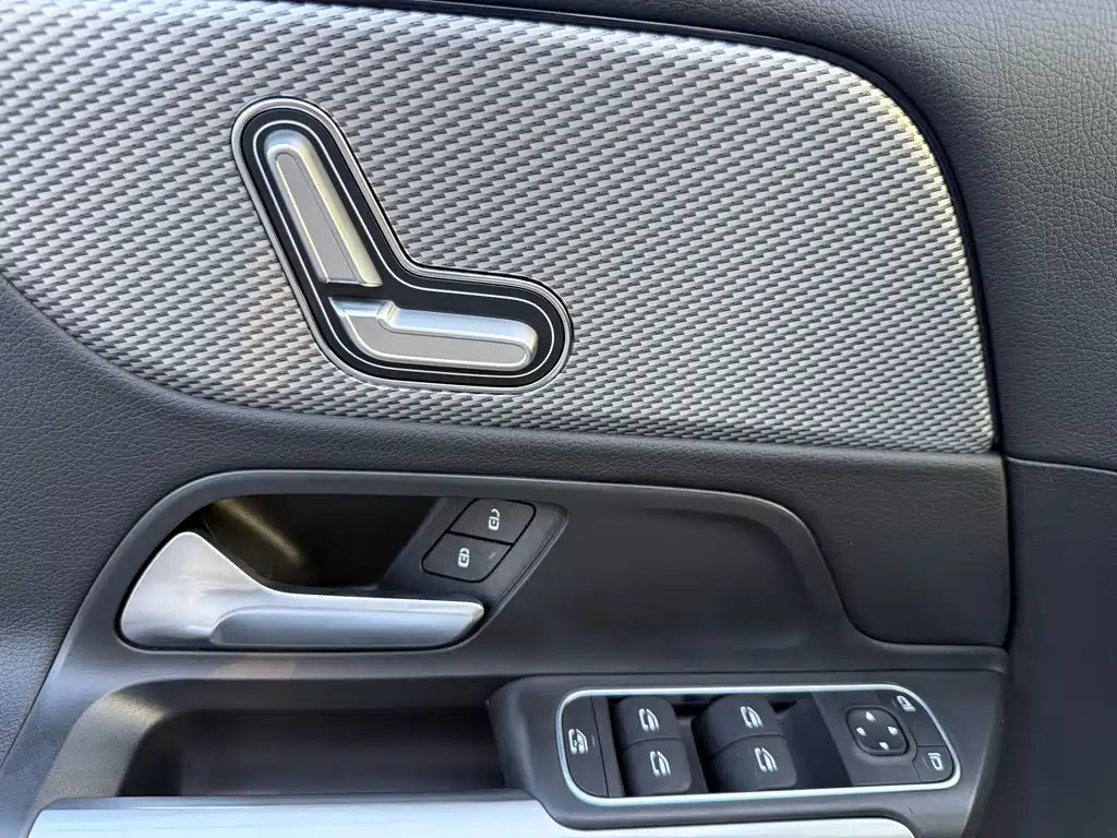 Mercedes-Benz GLA 2024 — фото 12