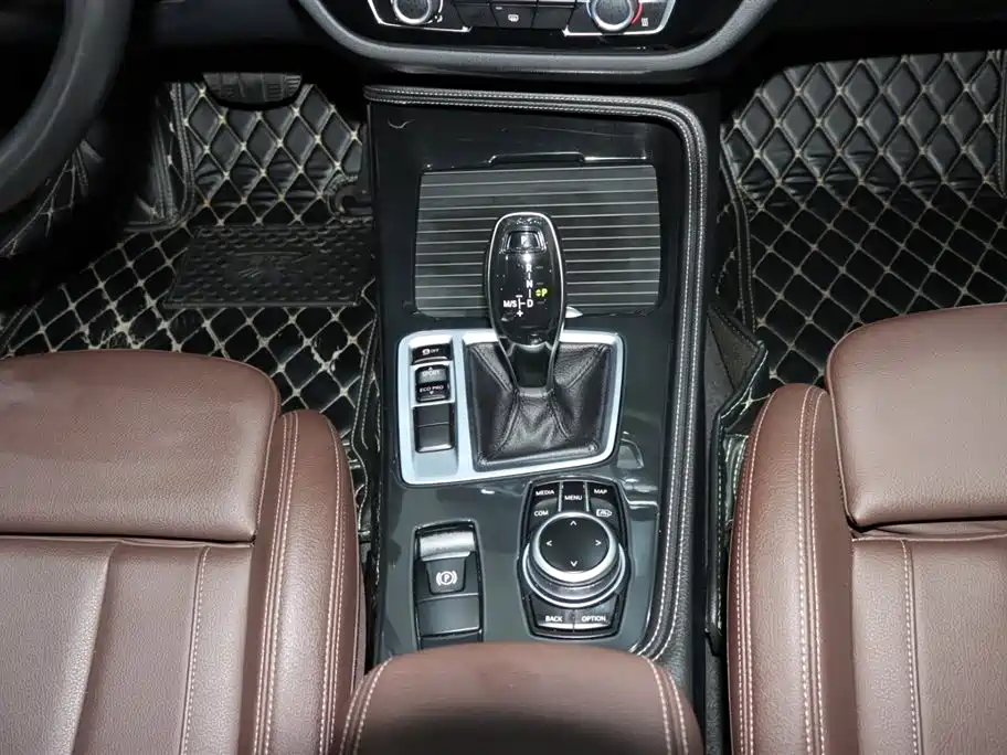 BMW 1 Series 2023 — фото 15