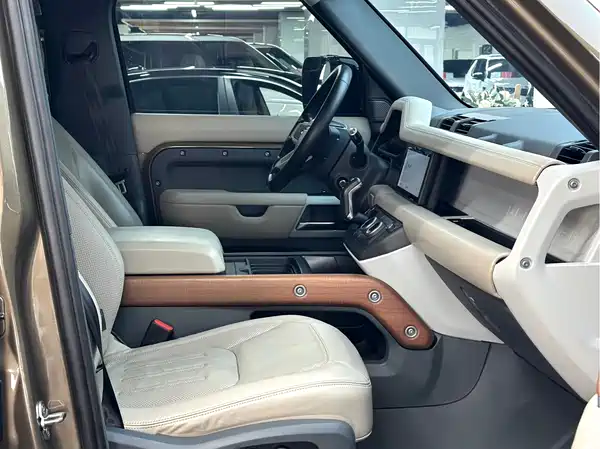 Land Rover Defender 2020
