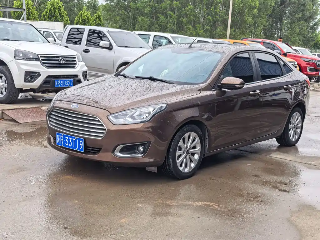 Ford Escort 2015 — фото 1