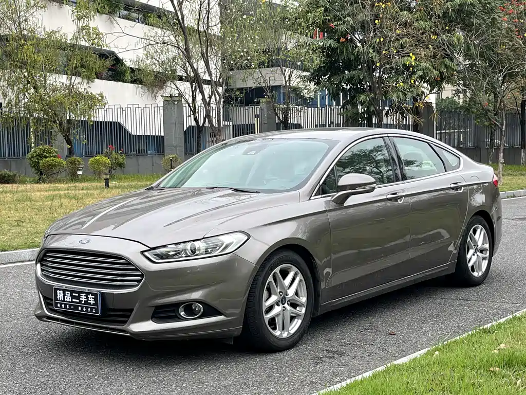 Ford Mondeo 2013 — фото 1