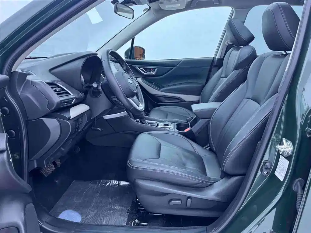 Subaru Forester 2023 — фото 10