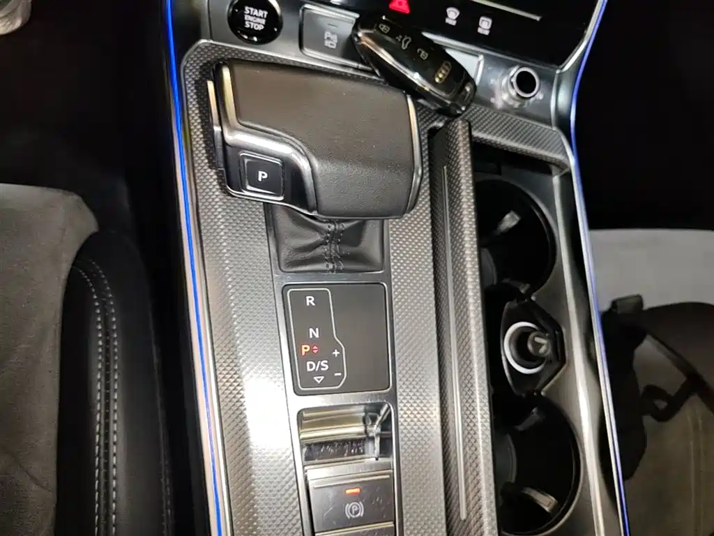 Audi A6L New Energy 2023 — фото 14